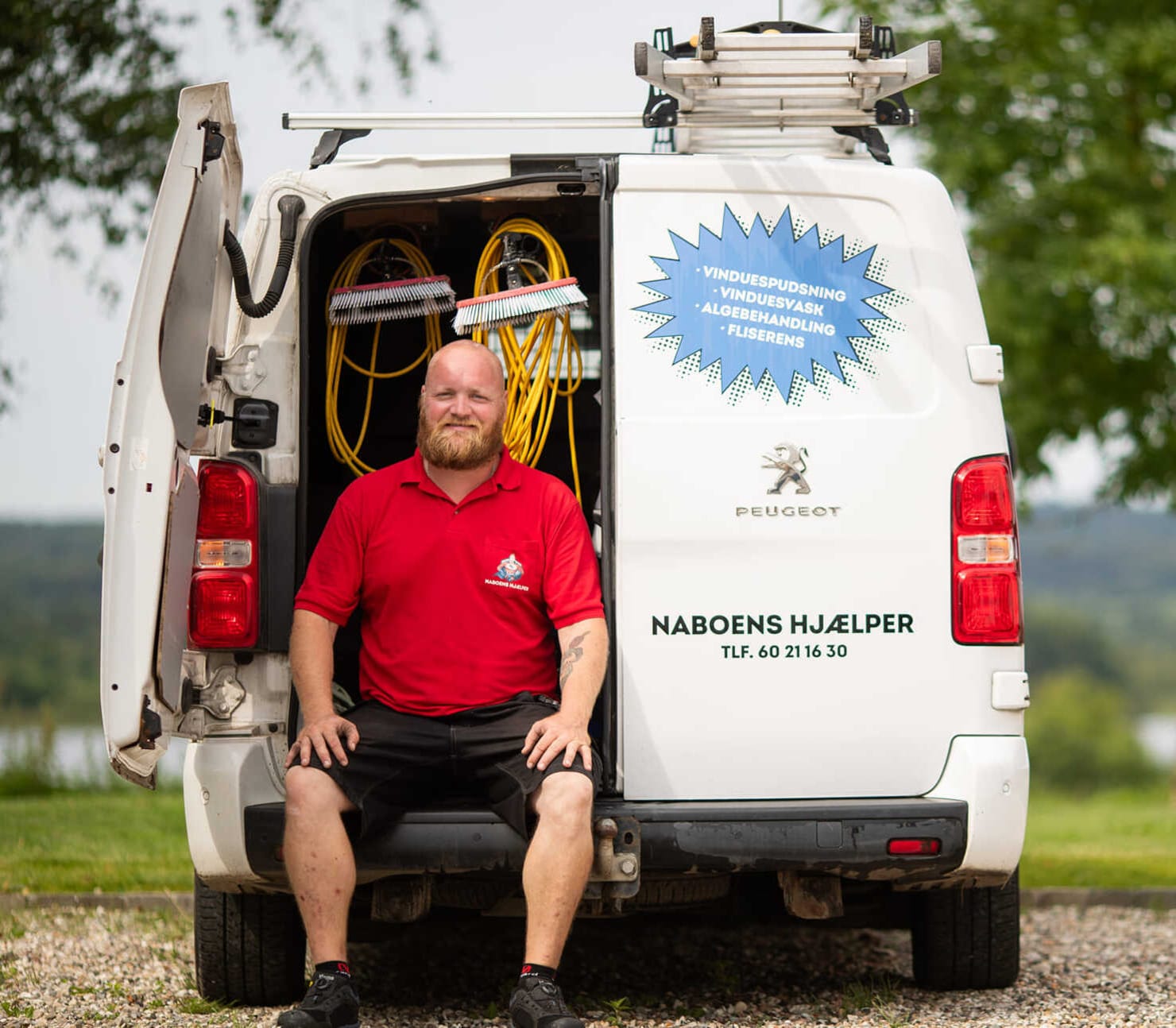 - Naboens Hjælper - Tim - Om os Tim